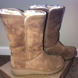 UGG Amie size 7